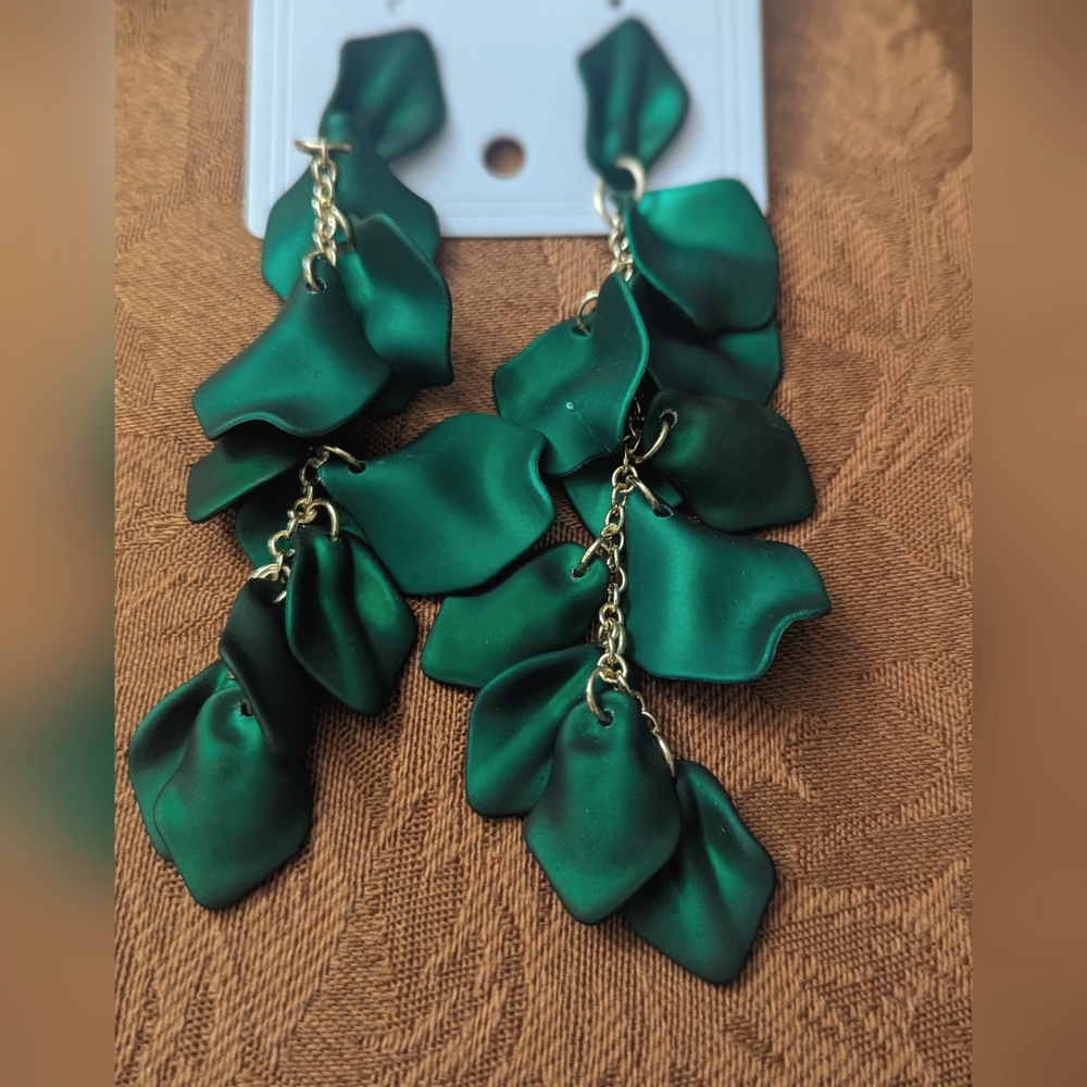 Green leaf earrings